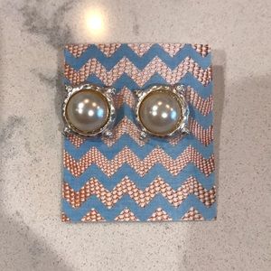 Great statement earrings pearl and hammered silver